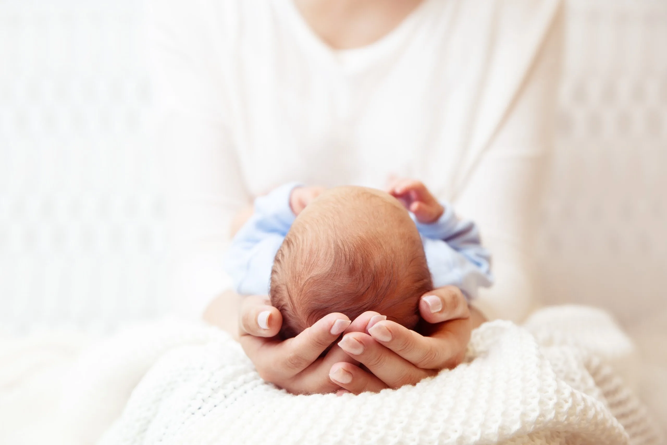 A night nurse providing overnight newborn care and emotional support for new parents in Atlanta, ensuring expert postpartum care services.